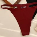 Wholesale low-rise seamless sport thong panty in burgundy