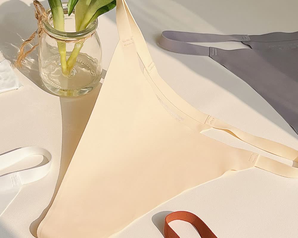 Low-Rise Seamless Sport Thong Panty detail image 2